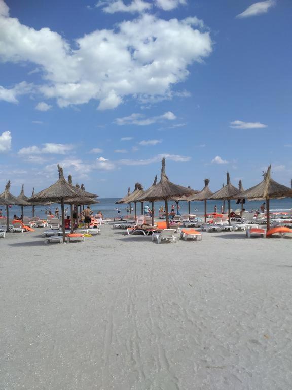 E&E Mamaia Nord Apartment นาโวดาริ ภายนอก รูปภาพ